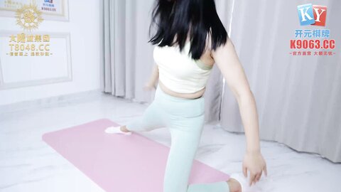 xsjky113性感瑜伽教练色诱男学员