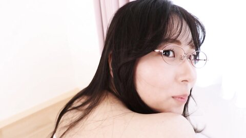 TSDS-42699 Natsuka Shio 夏佳しお – 同級生は隠れ巨乳の地味子ちゃん
