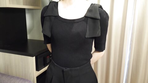 3864120 ExclusiveA girl gives blowjob to a dick bigger than her face\.