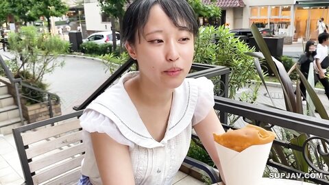 3867921 Sérieux et naïf 18.Sai femelle . Fille. Elle a un rendez-vous, se fait séduire et va à l`hôtel. Après une pénétration brutale, elle atteint l`orgasme et jouit avec un grand spasme et un grand visage g...