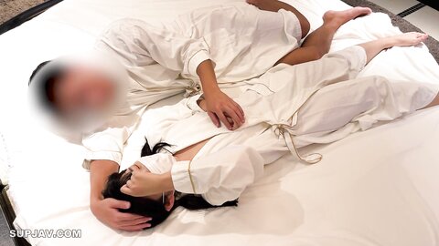 3869345 [Saki (21 ans), qui n`a jamais embrassé de sa vie, agonise après 8 ans de sexe [1h 40m] [impression dans le bain].