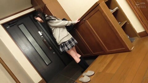 FLVA-038 Beautiful Girl Who Is Made To Lick The Pussy Juice. A Masturbation-addicted Tsuruman J-type Girl...