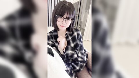 動画肉糸レースの下着＋網タイツ (2)