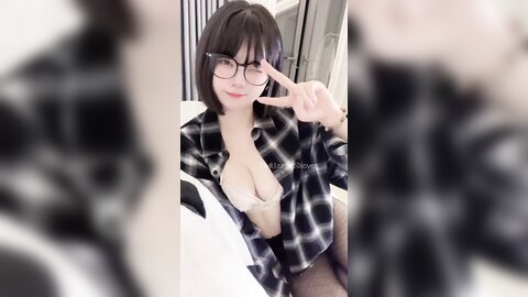 動画肉糸レースの下着＋網タイツ (2)