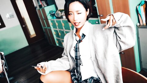 [Loozy] Booty Queen - Gal in a Shool Warehouse (5)