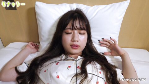 3886843 Exclusif[Pajamas★Monashi]Pajamas de Ojama ♥ JD Ayano 19 ans ♥ Elle est si mignonne et innocente, mais elle crie quand elle le sent, elle est si érotique ! Elle est petite mais elle a un énorme ormeau ...