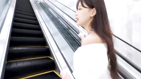 MD-0210-2玩弄女友野外羞耻放尿