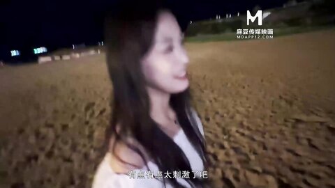 MD-0210-2玩弄女友野外羞耻放尿