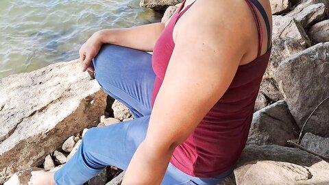 කමේ යන එකිට එකෙක් සෙට් වෙලා වැව ලගදි ගලේ තියන් කිම්බ පැලුවා Asian