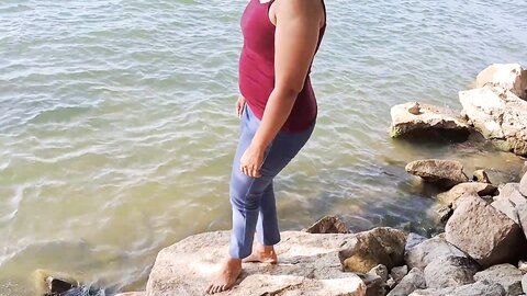 කමේ යන එකිට එකෙක් සෙට් වෙලා වැව ලගදි ගලේ තියන් කිම්බ පැලුවා Asian