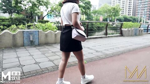 NI-002青春无知女大生惨被沦为性玩具