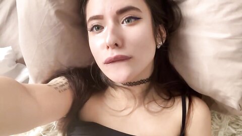 Pretty Woman Masturbates In The Morning Dirty Ralk Bloom Lambie
