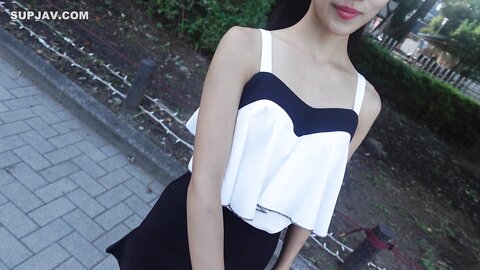 3997944 First time shooting, face to face! This beautiful oriental girl is as dazzling as the sun and was raised in a country of passion. Before going to Europe to study, the two of them make memories togethe...