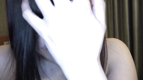 FC2PPV-4024599 Exclusive★顔出し★素人さんがえっちな事をしにやってきた！ケース＃17　　今度は巨根に挑戦！超美人バツイチ　なつみさん（32）の場合[特典付き]