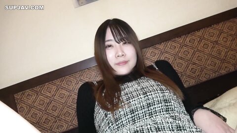 4025291 [Beauté de classe S] Baise intense avec une grande beauté de 173cm, bonnet E, qui ressemble à Meguru ! Inclut un total de deux éjaculations, une sur le canapé et une au lit *Bonus haute définition.