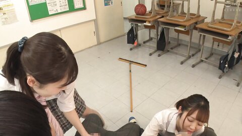 HUNTB-735 “Can You Make It Without Being Found Out ” A Little SEX Inside The Skirt In The Classroom! It...