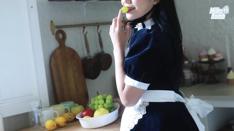 MilkyBomb YUI Vol.003 - Maid 2