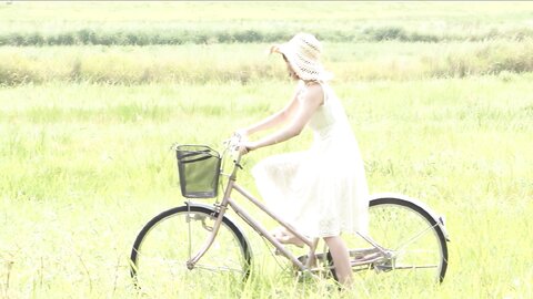 Miyamoto Karin – Photobook Karin DVD Making of Upscale