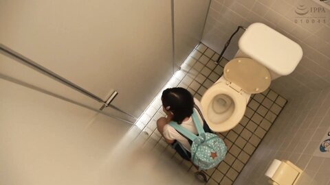 TUE-143 Tanned Beautiful Girl Toilet Obscene Recording Video