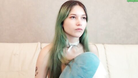 Facial Cumshot For A 18 Yo Russian Sweetie