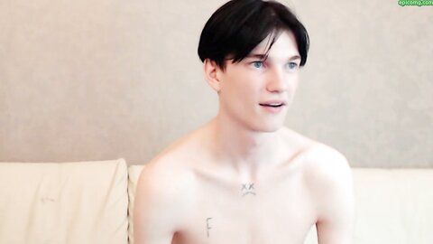 Facial Cumshot For A 18 Yo Russian Sweetie