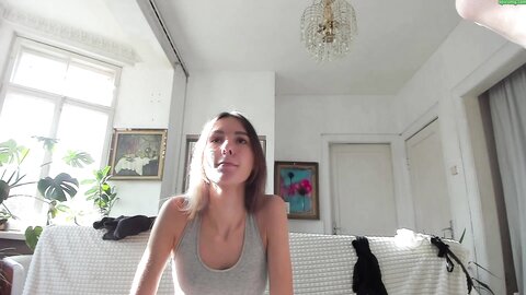 Gorgeous 20 Yo Babe Takes Cum On Face