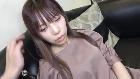 4098825-1 Elle est de type mini mini avec une taille de 156 cm et 45 kg, mais ses seins sont un miracle F-cup ! Mini mini lolita\femme à gros seins . C`est une mini mini lolita avec de gros seins. C`est une lol...