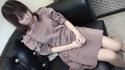 4098825-1 Elle est de type mini mini avec une taille de 156 cm et 45 kg, mais ses seins sont un miracle F-cup ! Mini mini lolita\femme à gros seins . C`est une mini mini lolita avec de gros seins. C`est une lol...