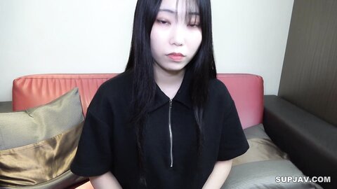 FC2PPV-4110665 男性経験少なめで色白美脚19歳服飾専門生まみちゃん。奨学金返済の為に個人販売用ビデオと騙されて本気汁垂れ流しながら感じてしまい無\.きょ.か生中出し。