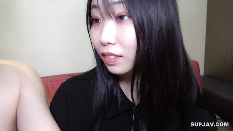 FC2PPV-4110665 男性経験少なめで色白美脚19歳服飾専門生まみちゃん。奨学金返済の為に個人販売用ビデオと騙されて本気汁垂れ流しながら感じてしまい無\.きょ.か生中出し。