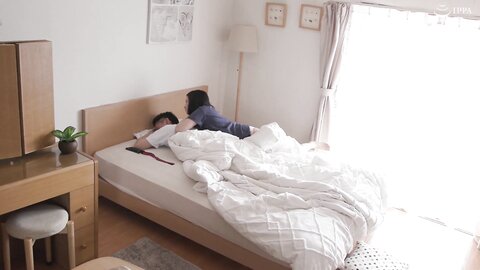AKDL-199 Icharab KISS Record Hitomi Honda that tangled her tongue many times with her in the morning and...