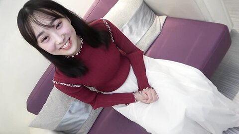 3074549-1 First-year student at a well-known university studying English literature 18 years old white slender and beautiful Full of charm and full of smiles
