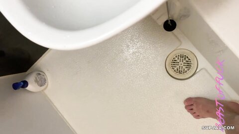 3080459 None There is a scene with a face I was nice to a plain girl who seemed to be one of the girls in my class and she became friendly