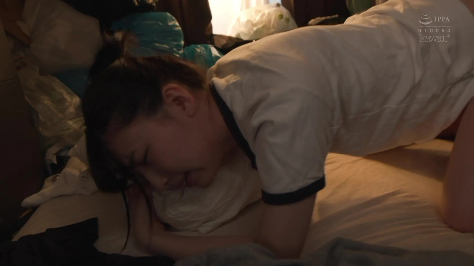 CAWD-426 In the garbage room of a neighbor, the end of the uniform girl who  was impregnated with 58 shots in... | Xasiat