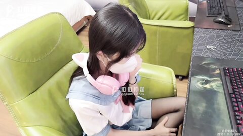 FSOG-046网瘾少女的以性换租-粉色情人