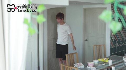 天美传媒TMW223前任借宿饥渴难耐