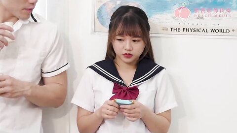 蜜桃影像PM062女转学生迎新派对性爱偷拍