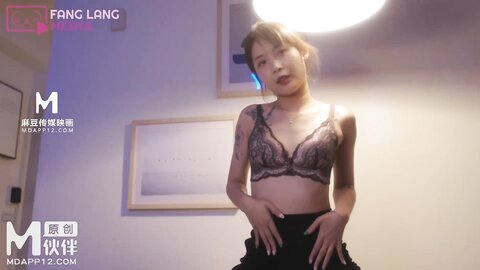 放浪传媒FX-0014闷骚女上司强制诱惑羞涩男下属