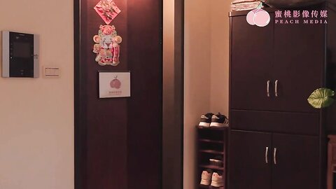 蜜桃影像PM063女大学生被变装癖养父不断侵犯