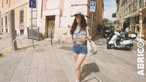 Myaomai Braless Walk In Crop Top Underboobs