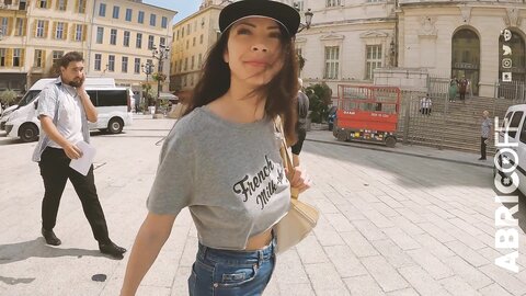 Myaomai Braless Walk In Crop Top Underboobs