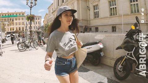 Myaomai Braless Walk In Crop Top Underboobs