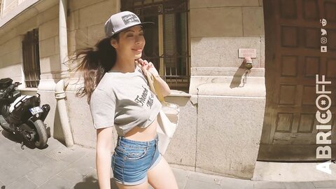 Myaomai Braless Walk In Crop Top Underboobs