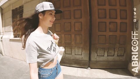 Myaomai Braless Walk In Crop Top Underboobs