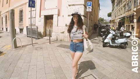 Myaomai Braless Walk In Crop Top Underboobs