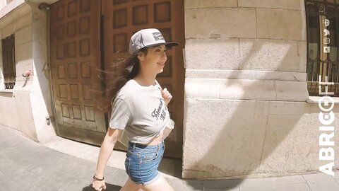 Myaomai Braless Walk In Crop Top Underboobs