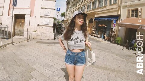 Myaomai Braless Walk In Crop Top Underboobs