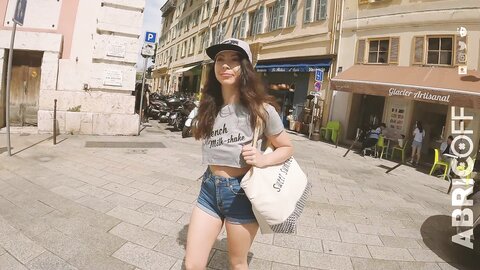Myaomai Braless Walk In Crop Top Underboobs
