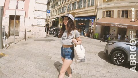 Myaomai Braless Walk In Crop Top Underboobs