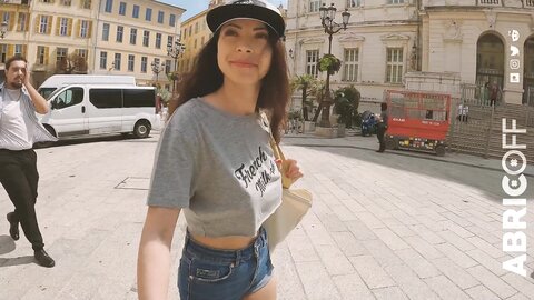 Myaomai Braless Walk In Crop Top Underboobs